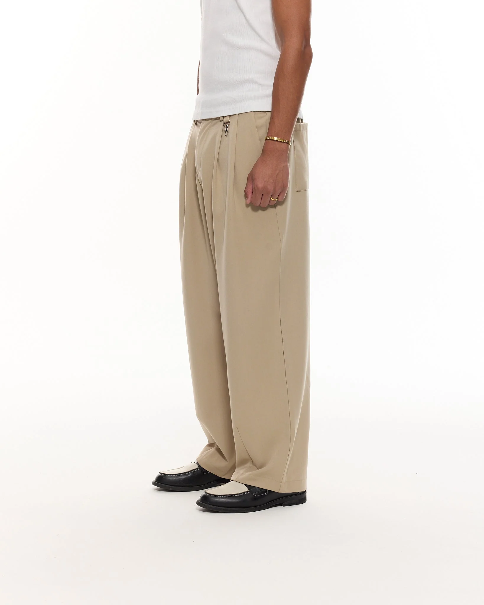 PLEATED PANT - SAND - Image 5