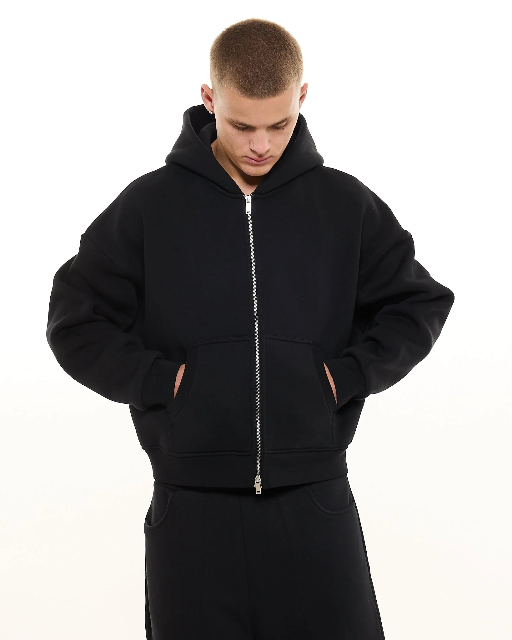 COZY ZIP UP - BLACK - Image 4