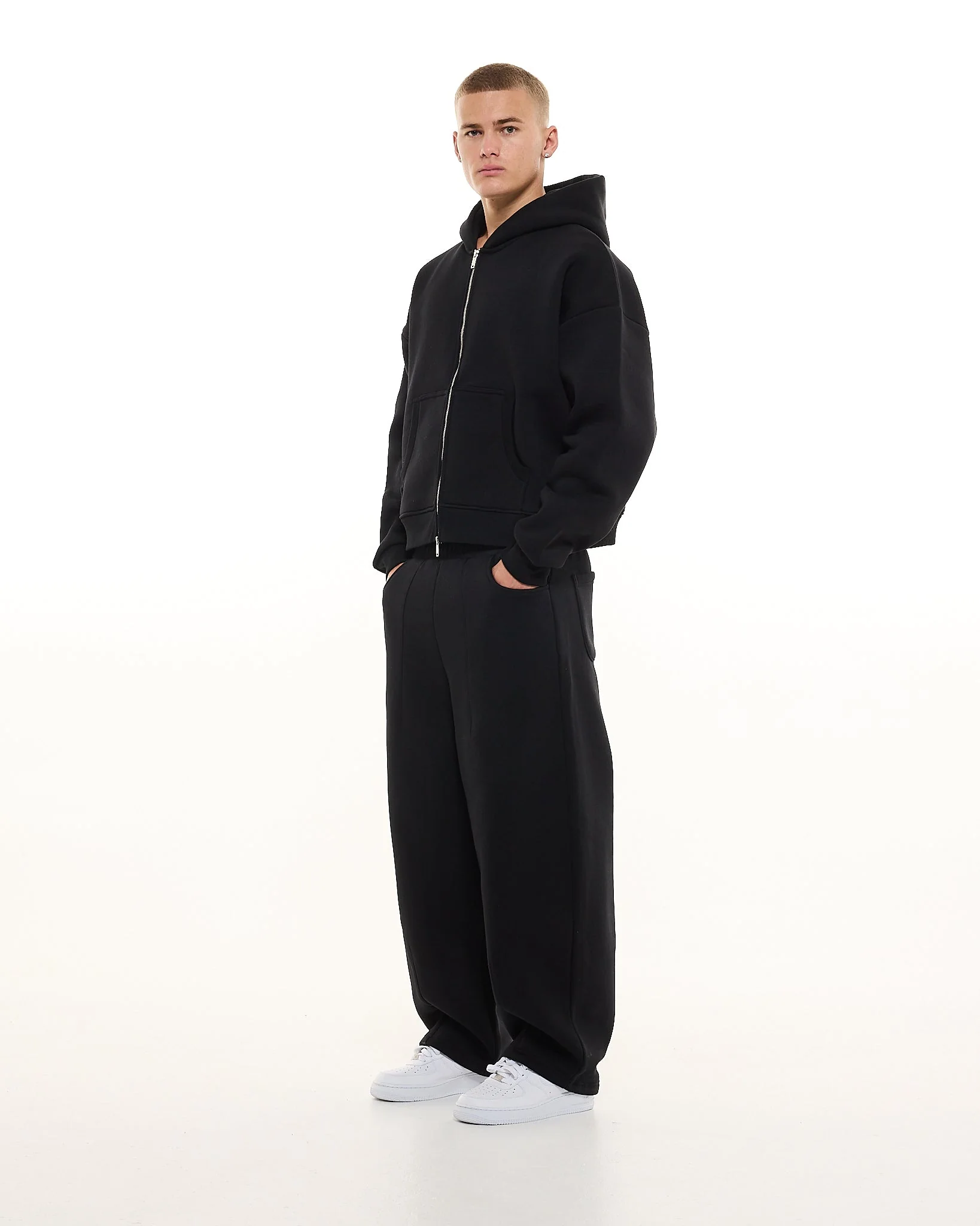 COZY ZIP UP - BLACK - Image 5